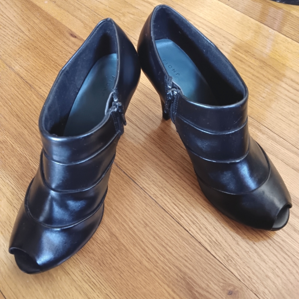 Peep-toe booties